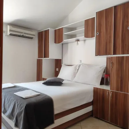 Guest house Dvor Kornic 3*